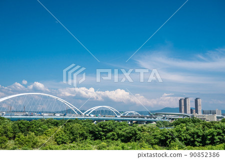 淀川右岸、鳥海大橋和單軌鐵橋的風景 90852386