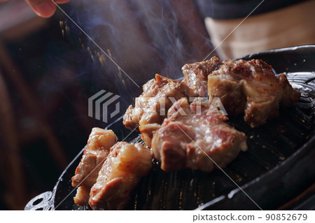 Genghis Khan, season lamb with grilled salt and pepper Genghis Khan, season lamb with grilled salt and pepper 90852679
