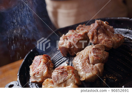 Genghis Khan, season lamb with grilled salt and pepper Genghis Khan, season lamb with grilled salt and pepper 90852691