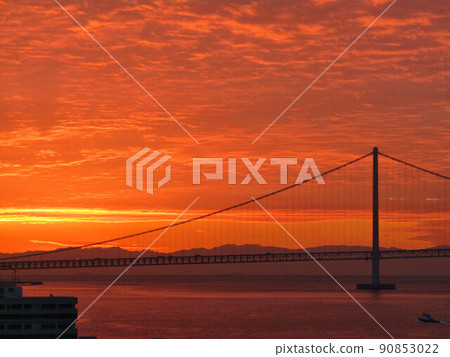 Akashi Ohashi in the morning glow 90853022