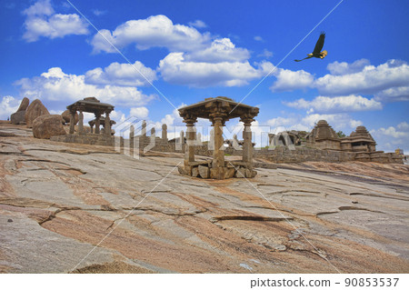 德坎的寶藏，亨比古遺址 90853537