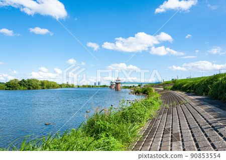 Tokyo's water source: the Edo River flowing through Katsushika Kanamachi and the blue sky Tokyo's water source: the Edo River flowing through Katsushika Kanamachi and the blue sky 90853554