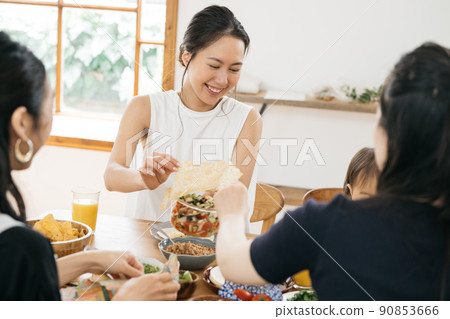 Image of home party / women's association Photographing cooperation: Bee Eco Wraps Japan 90853666