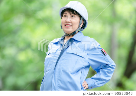 Women in work clothes, fresh green helmet, stretch 90853843