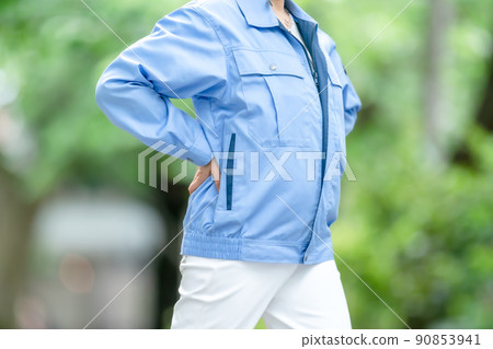 Women in work clothes, fresh green helmet 90853941