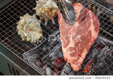 Turban shell and beef grilled over charcoal 90854410