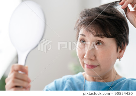 Senior women hair care beauty FAGA 90854420