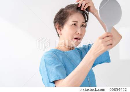 Senior women hair care beauty FAGA 90854422