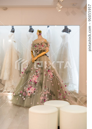Mannequin wedding dress in flower color dress Choose a dress Beautiful lace flowers Mannequin wedding dress in flower color dress Choose a dress Beautiful lace flowers 90855957