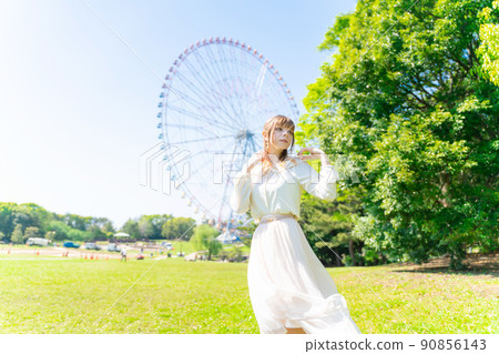 Portrait woman spring 90856143