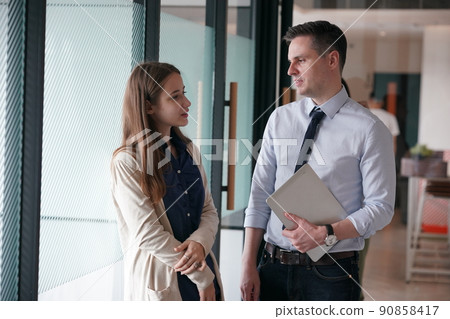 Business conversation 90858417