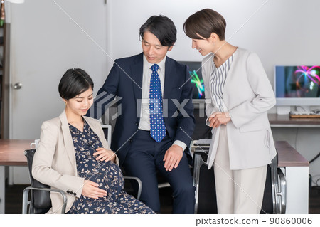 Business scene team pregnant women 90860006