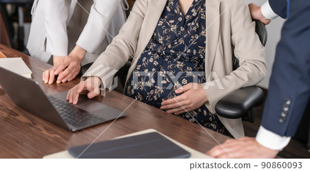 Business scene team pregnant women Business scene team pregnant women 90860093