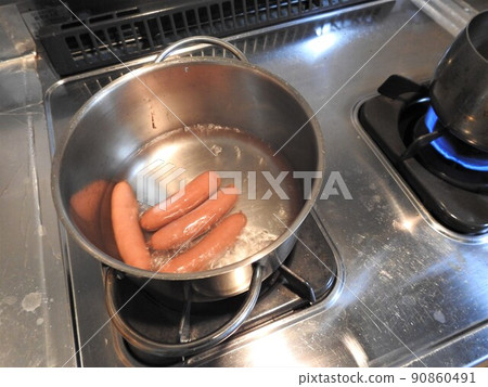 Boiled sausages Boiled sausage pot 90860491