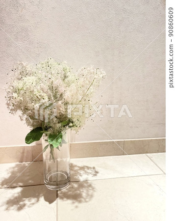 花瓶裡的煙樹花束 90860609