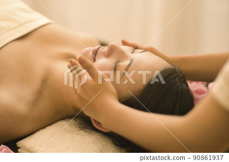 Esthetic young woman beauty 90861937