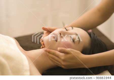 Esthetic young woman beauty 90861944