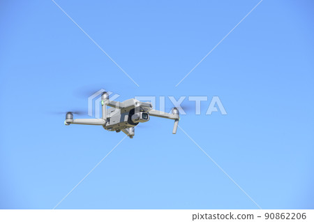 Drone in flight (empty back) 90862206