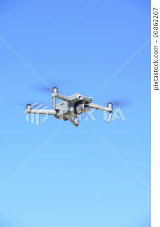 Drone in flight (empty back) 90862207