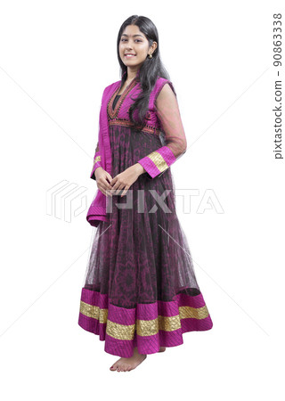 Indian woman in traditional sari dress standing 90863338