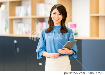 Women and office 90863758