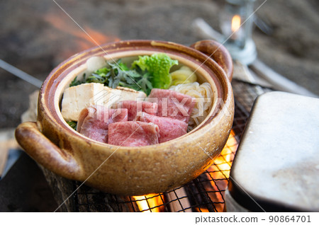 Camping rice made over an open fire-Sukiyaki and rice- 90864701