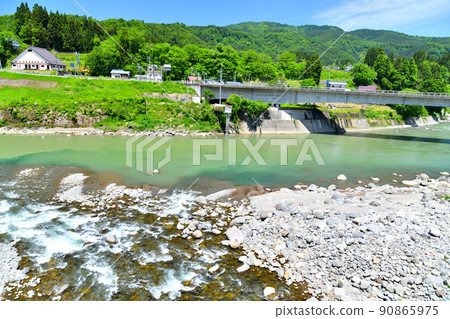 從 Shikumi 橋看 Miyanohara 橋 / Chikuma 河（Chikuma 河， Shikumi 河匯合處）（新潟縣津南町）[2022.5] 90865975