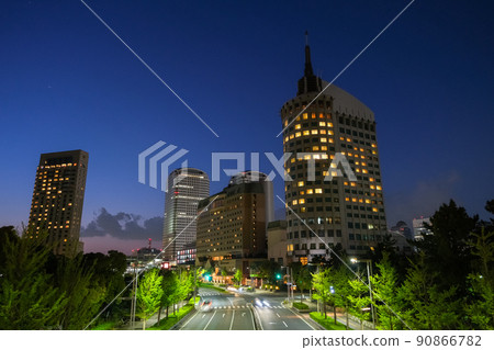 千葉市美濱區幕張新城摩天大樓夜間 千葉市美濱區幕張新城摩天大樓夜間 90866782