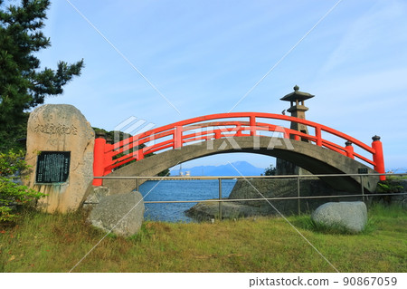 [Shimane Prefecture] Benten Wharf in fine weather (Tsukushisha, Wadatsumisha) 90867059