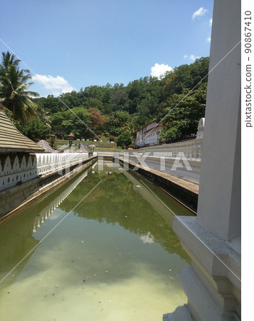 Sri Lanka  90867410
