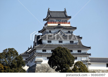 Karatsu Castle, Saga Prefecture, Japan on a small hill by the sea Karatsu Castle, Saga Prefecture, Japan on a small hill by the sea 90868997