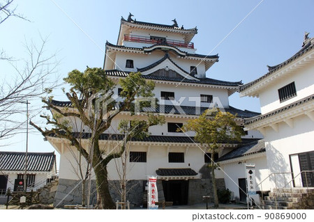 Karatsu Castle, Saga Prefecture, Japan on a small hill by the sea Karatsu Castle, Saga Prefecture, Japan on a small hill by the sea 90869000