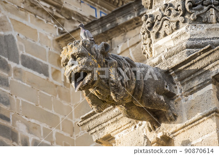 Gargoyle protruding from the facade of a cathedral 90870614