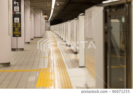 Scenery of Nagoya subway home 90871255