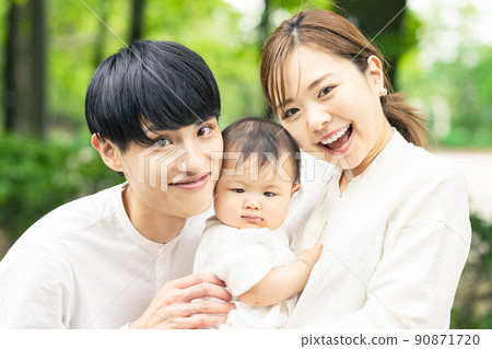 Baby and parents in the green 90871720
