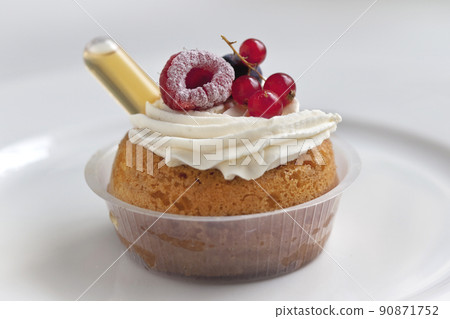 How to resist the temptation How to resist the temptation 90871752