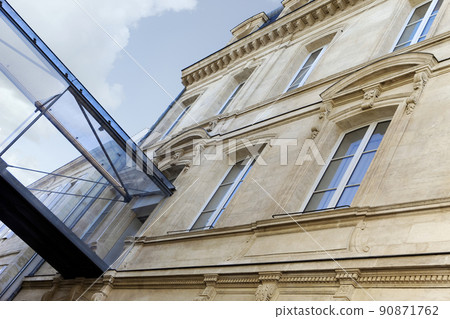 Architectural contrasts in the city Architectural contrasts in the city 90871762