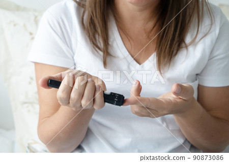 Measurnig blood sugar level Measurnig blood sugar level 90873086