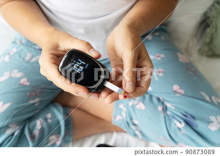 Measurnig blood sugar level Measurnig blood sugar level 90873089