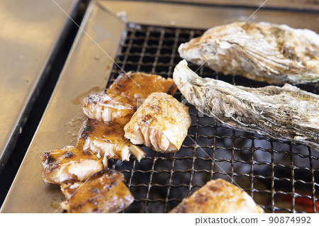 Delicious grilled oysters and grilled salmon 90874992