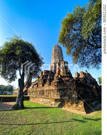 Wat Phra Ram ruin temple in Phra Nakhon Si Ayutthaya, Thailand 90881202