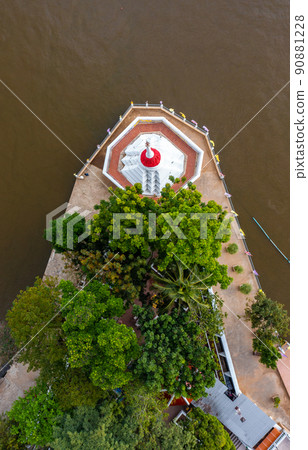 Aerial view of Wat Poramai Yikawat or wat Paramaiyikawat in Koh Kret, Nonthaburi, Thailand Aerial view of Wat Poramai Yikawat or wat Paramaiyikawat in Koh Kret, Nonthaburi, Thailand 90881228