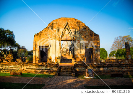 Wat Ratchaburana ruin temple in Ayutthaya Historical Park, Thailand Wat Ratchaburana ruin temple in Ayutthaya Historical Park, Thailand 90881236