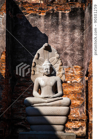 wat phrasi rattana mahathat, ruin temple in Lopburi, Thailand wat phrasi rattana mahathat, ruin temple in Lopburi, Thailand 90881259