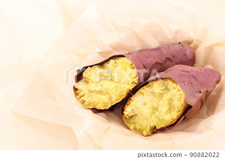 Roasted sweet potato, Yuu Ko, Beni Yuka, Beni Haruka, split in two 90882022