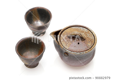 Teapot and cups 90882979