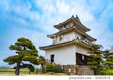 Marugame City, Kagawa Prefecture, the castle tower of Marugame Castle in spring Marugame City, Kagawa Prefecture, the castle tower of Marugame Castle in spring 90883678