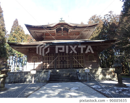 延歷寺由東塔、西塔和橫河組成，是滋賀縣大津市坂本町比叡山山區約100鬥的總稱。 90885635