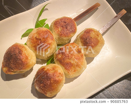 手工鹽肉丸子串 90885763