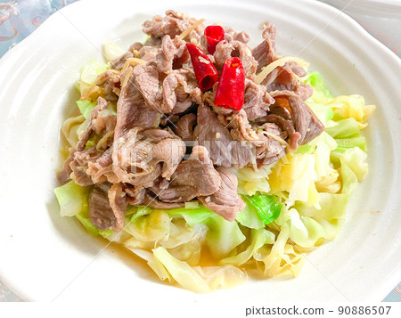 中國絲路美食,風味羊肉捲心菜(炒羊肉捲心菜) 中國絲路美食,風味羊肉捲心菜(炒羊肉捲心菜) 90886507